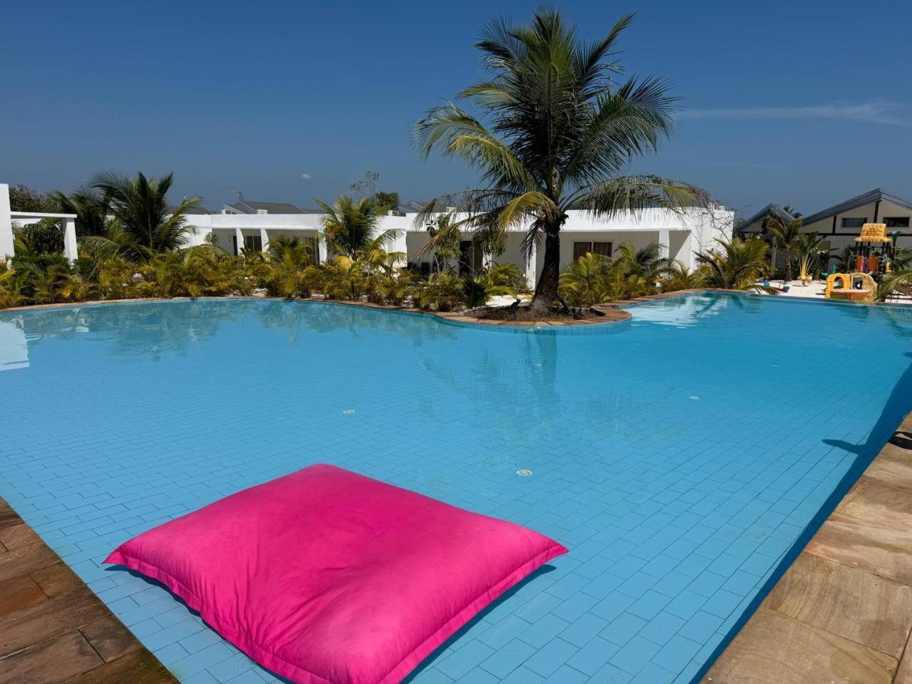 You&Me Resort Pagoda Beach Exterior photo