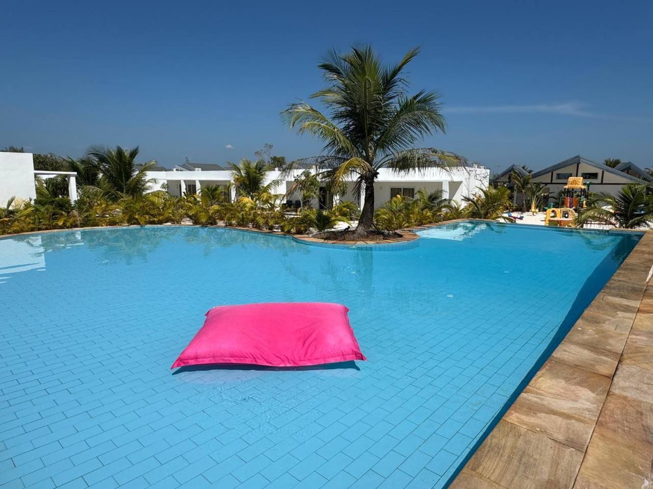 You&Me Resort Pagoda Beach Exterior photo
